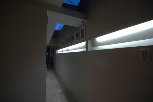 Fluorescent strip in shadow gap