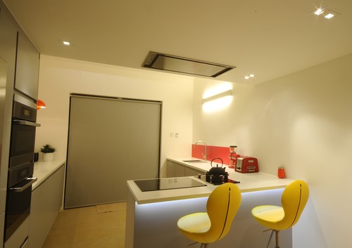 Invisible downlights with LED tape under breakfast bar
