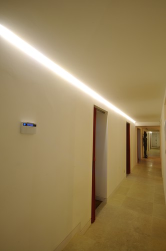 Shadow gap with LED tape