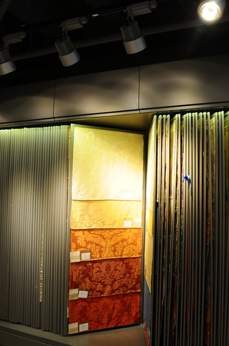 Accent lighting with heat sink track lights