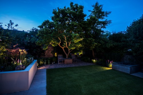 Smooth spikes accent lighting garden