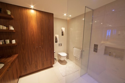 Elegant downlights in bathroom