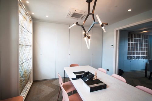 Trimless downlights in office