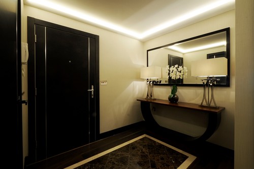 Hallway scenes with LED Diva 2 & table lights