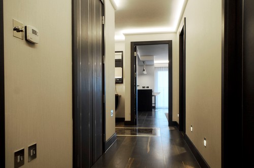 LED Diva 2 in corridor