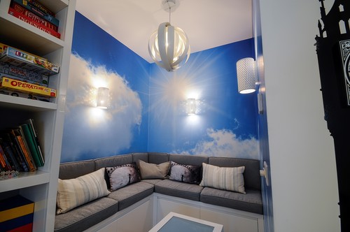 Wall light and pendant in living room alcove
