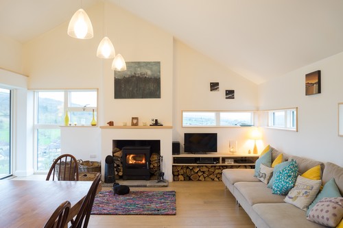 Funk pendants in living area