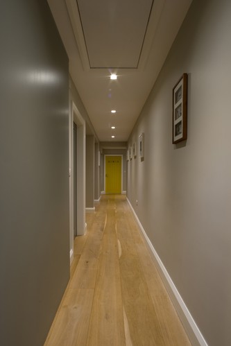 Trimless downlights in corridor