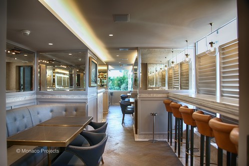 Dropped ceiling with LED Diva strip
