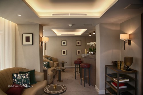 Dropped ceiling with LED Diva strip