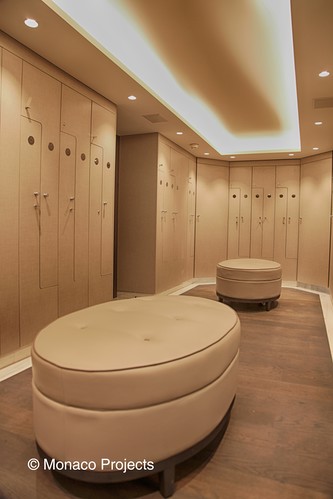 Dropped ceiling with LED Diva strip in changing room