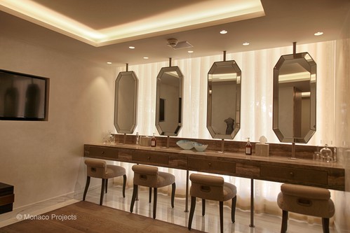 Dropped ceiling with LED Diva strip in dressing room