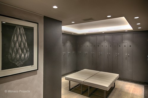 Lowered ceiling with LED Diva strip in changing room