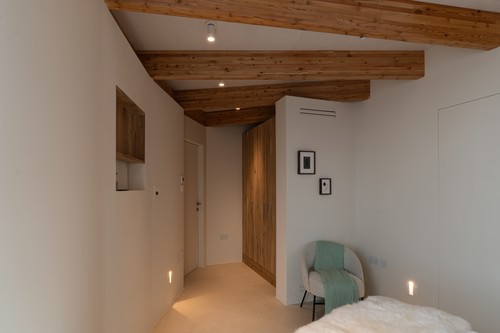 Plaster in low level lights and spotlights in the bedroom. 